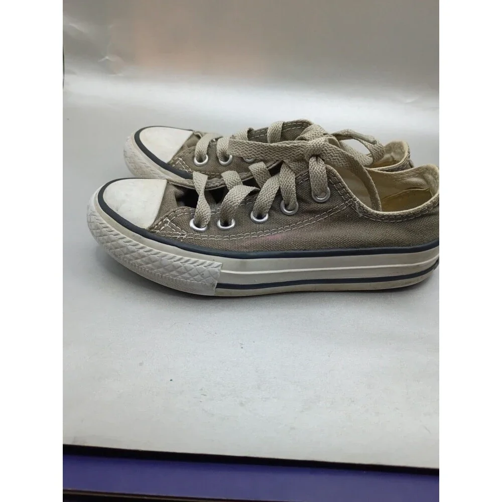 Youths Converse Chuck Taylor All Star low-top sneakers in a grey canvas